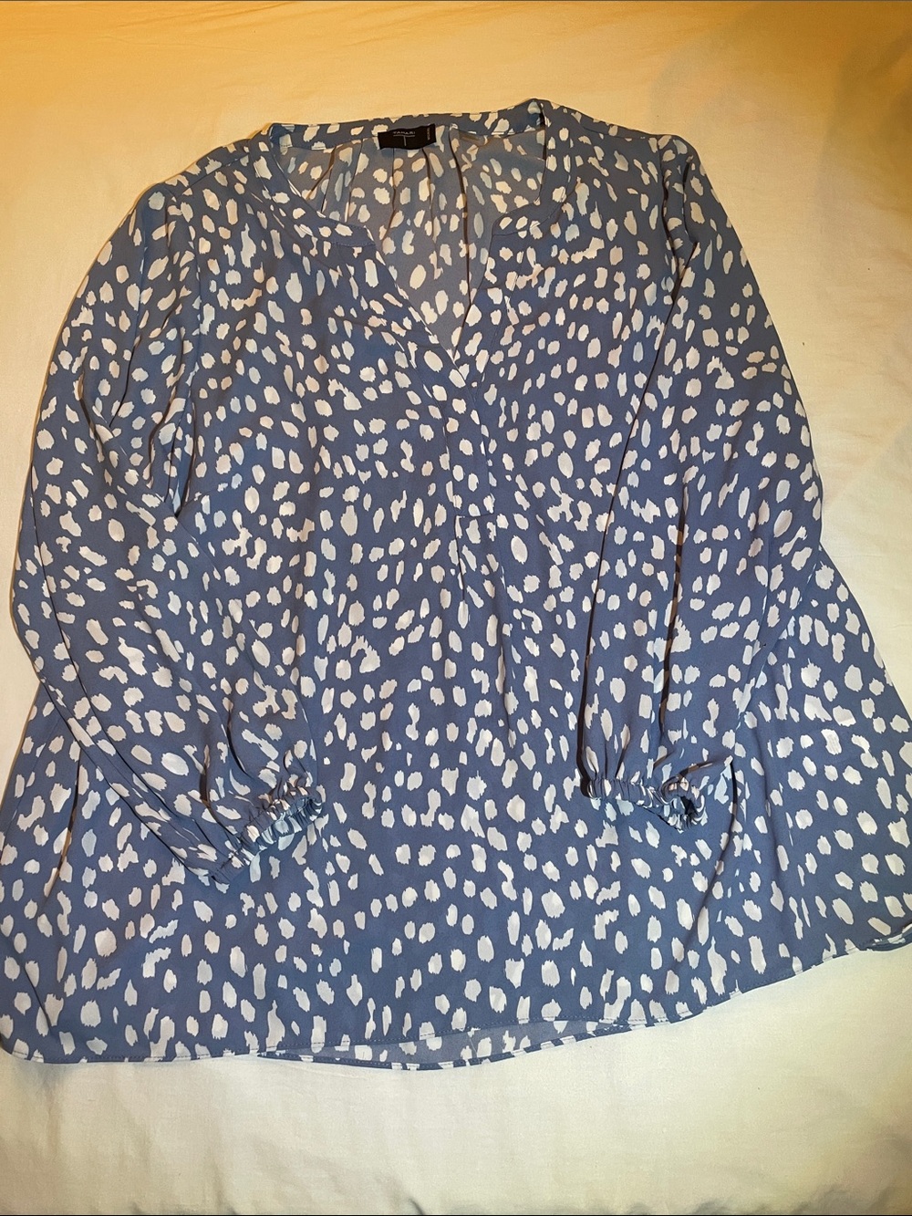 Tahari Light Blue and White Abstract Print V-Neck Long Sleeve Blouse